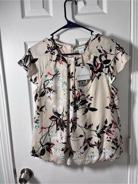 Liz Claiborne Beige Floral Cap-Sleeve Blouse with Black and Pink Floral Accents